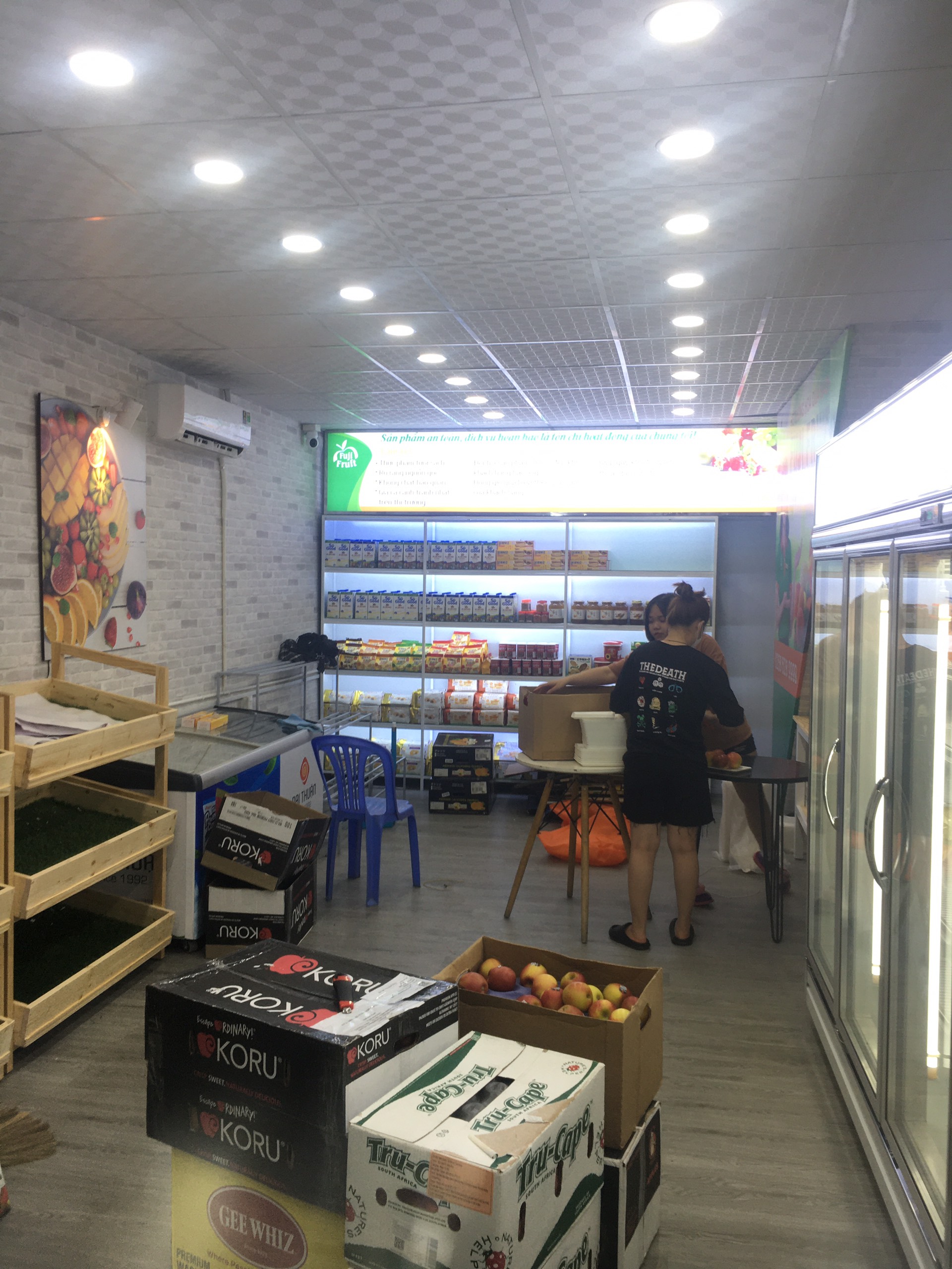 Thi công cửa hàng hoa quả Fuji5 tại Nha Trang
